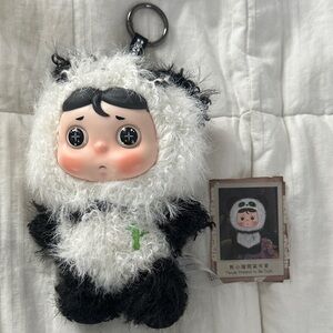 Dazey Detective- Panda Pretend to Be Cute